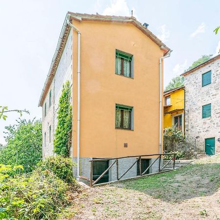Stunning Home In Longoio With Kitchen Monti di Villa Luaran gambar